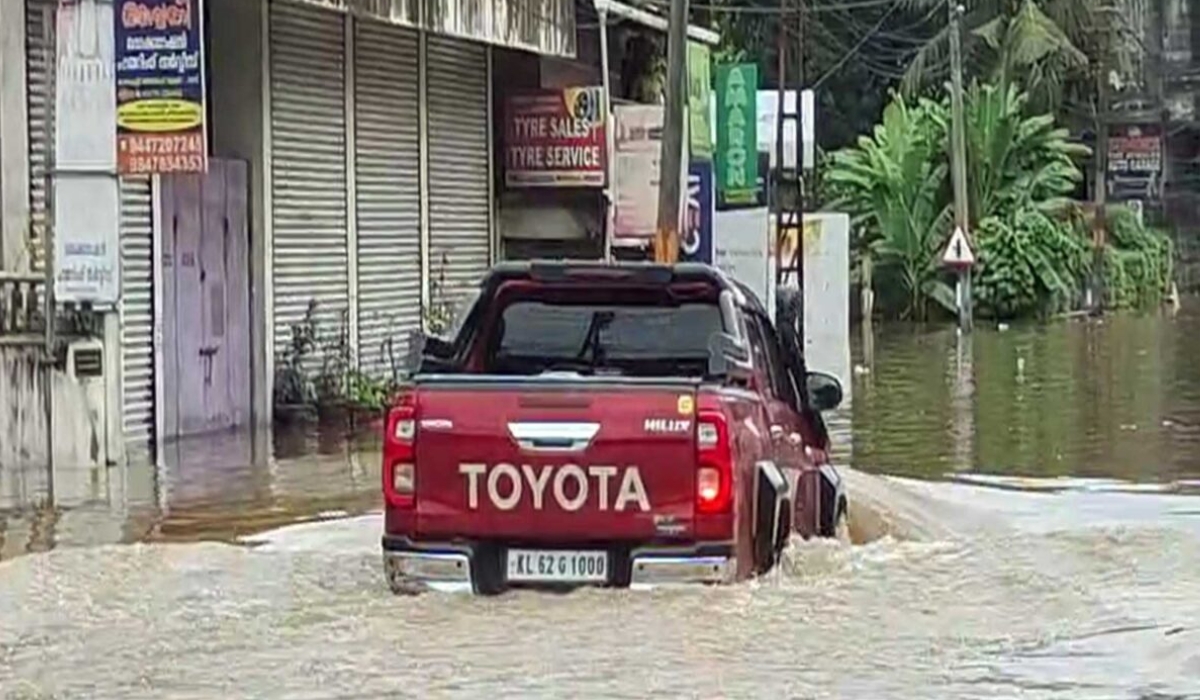 Kerala floods: 25 dead, over 18,000 displaced as Rs 10,000 aid announced